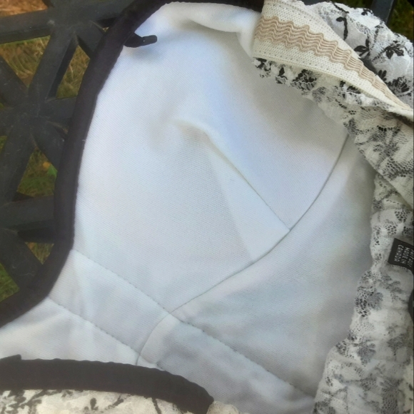 Size Xs le chateau lace floral faux corset - Picture 13 of 15